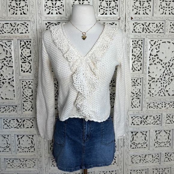 Vintage Cream Knit Crochet Coquette Ruffle Cropped V Neck Sweater Sz Medium - Picture 1 of 9